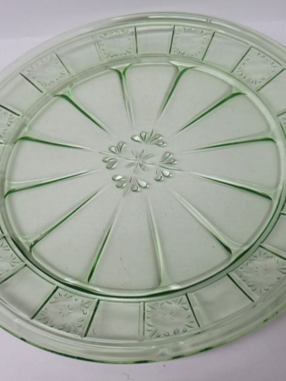 Jeannette Depression Glass Green DORIC 9 Inch Dinner Plate